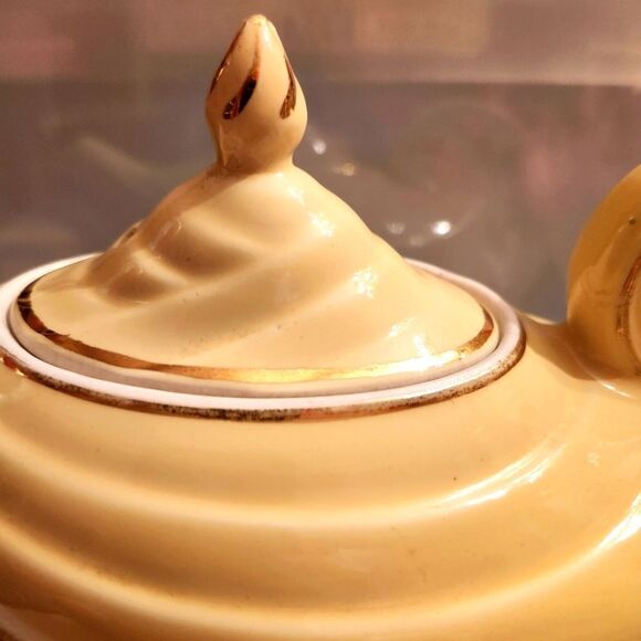 Vtg. Mint  1960’s Hall Aladdin 6 Cup Yellow Ceramic Teapot Gold Trim Made in USA - Picture 3 of 7